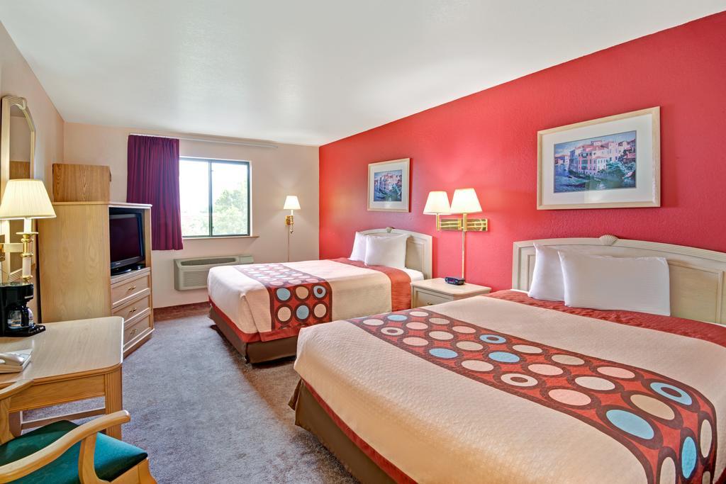 Super 8 Albuquerque/Midtown Otel Dış mekan fotoğraf