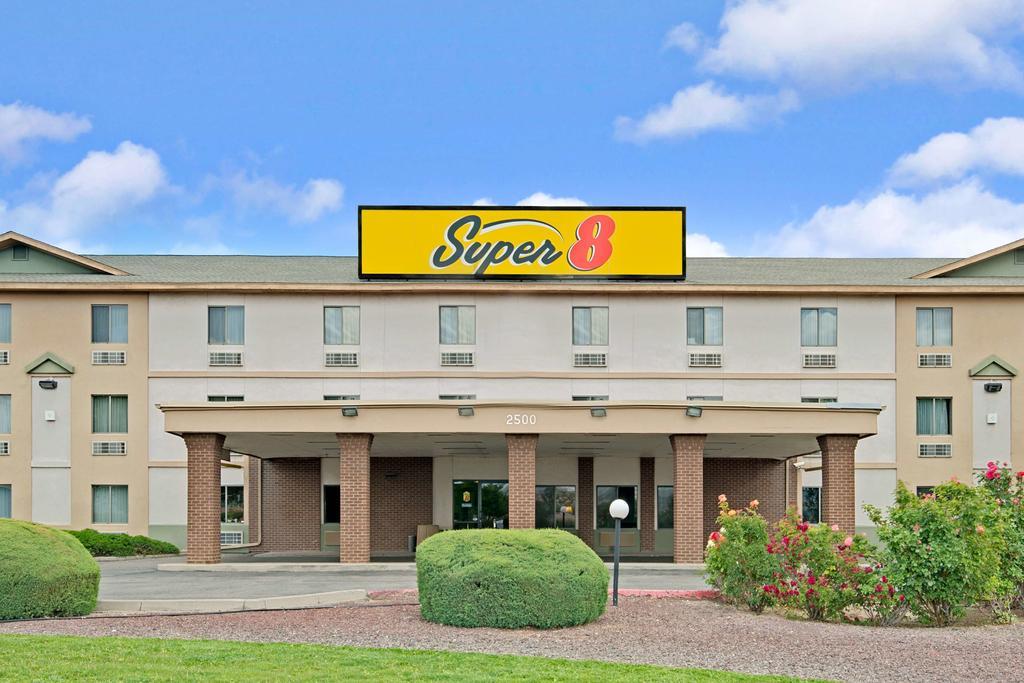 Super 8 Albuquerque/Midtown Otel Dış mekan fotoğraf