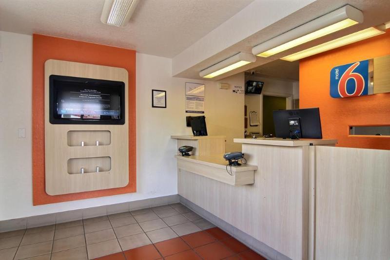 Super 8 Albuquerque/Midtown Otel Dış mekan fotoğraf